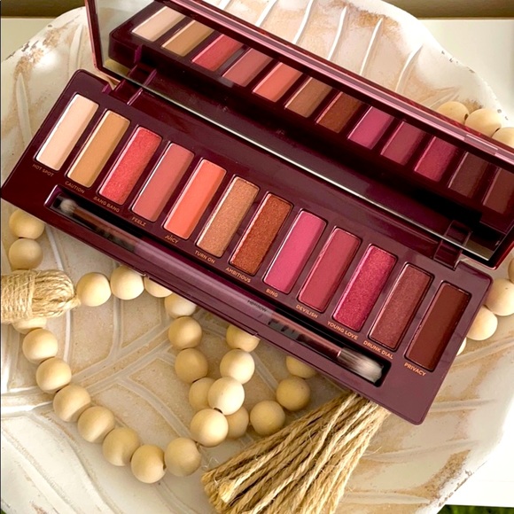 Urban Decay Other - ✨HP✨ Urban Decay | Cherry Palette